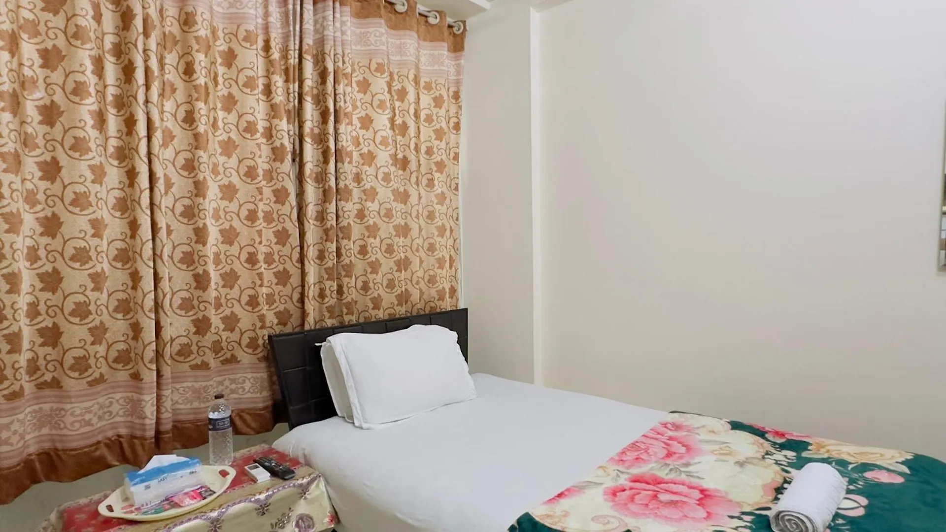 宾馆 Hotel Labbaik Three Residential 达卡 孟加拉国
