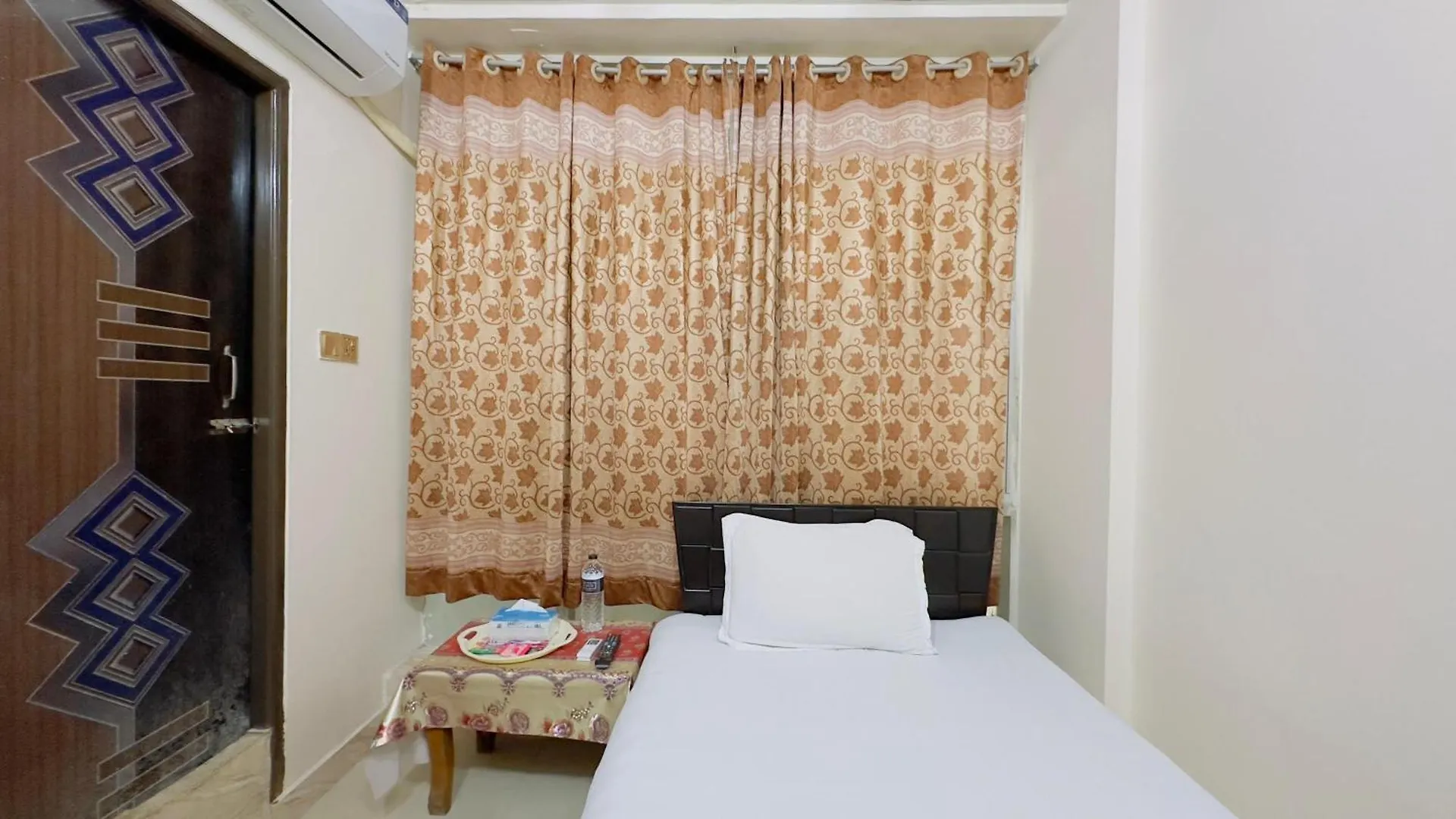 宾馆 Hotel Labbaik Three Residential 达卡